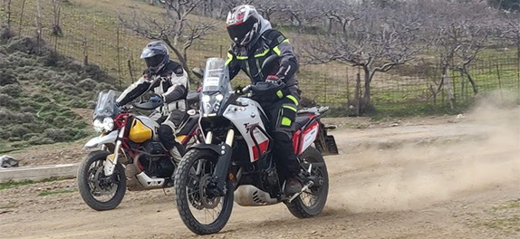 Moto Guzzi V85TT und Yamaha 700 Tenere im Einsatz auf Kreta
